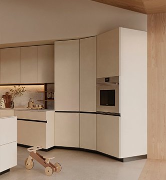Snaidero Orbita kitchen open to the dining room